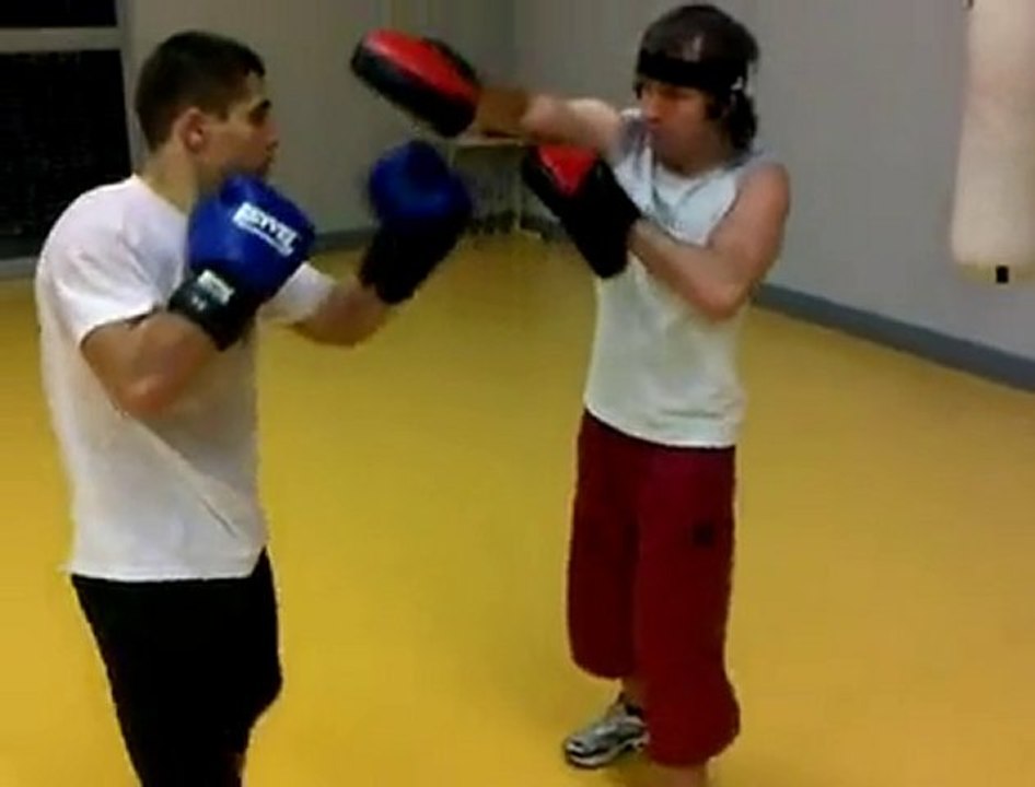 Technique d'uppercut - pattes d'ours