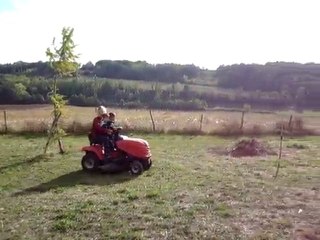 Tour de tracteur avec mamie