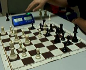 ECHECS : ZITOUN 1 VS 0 JULIEN (CLASSE A 2010)