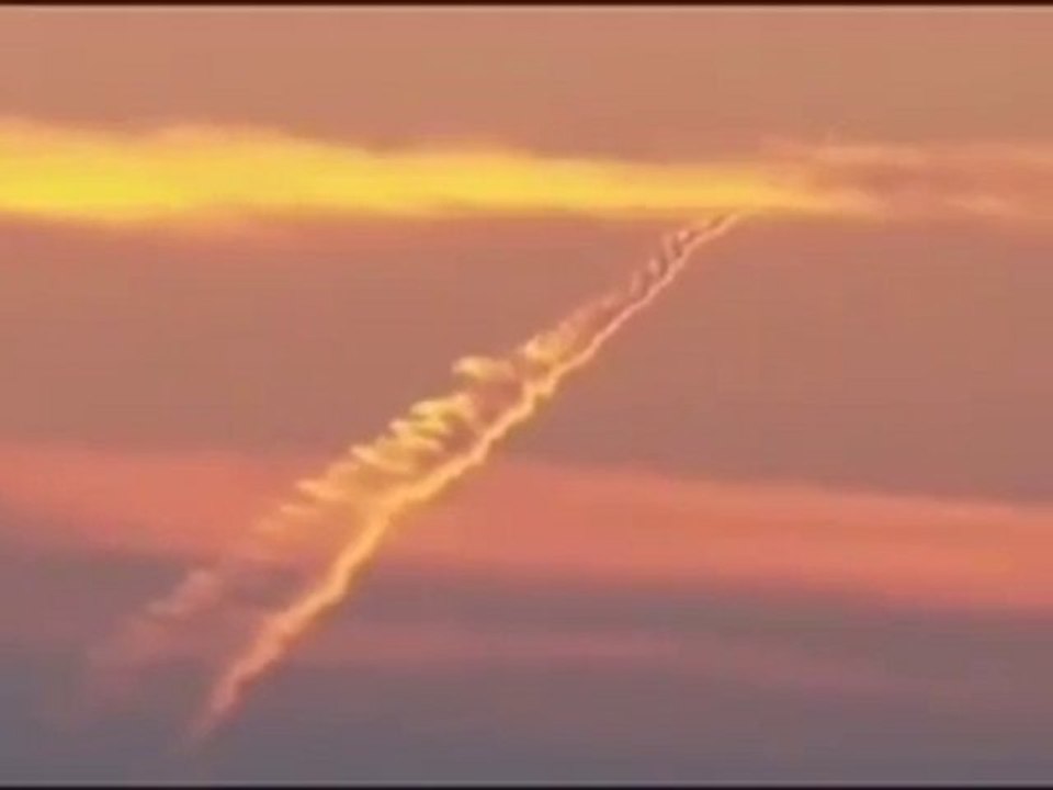 Missile mis le feu outre de la côte California