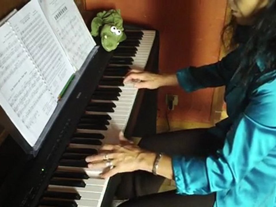 Mélodie ..UNE HISTOIRE QUI SE FINIT BIEN..  REPERTOIRE série 3    (8 mois piano..   Méthode Colin.