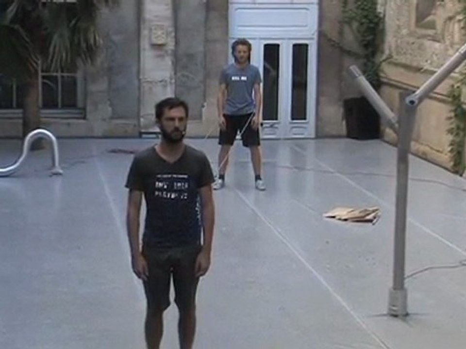 How to become invisible (Comment devenir invisible) / une commande à Eduard Gabia - Avignon / SujetS à Vif 2011