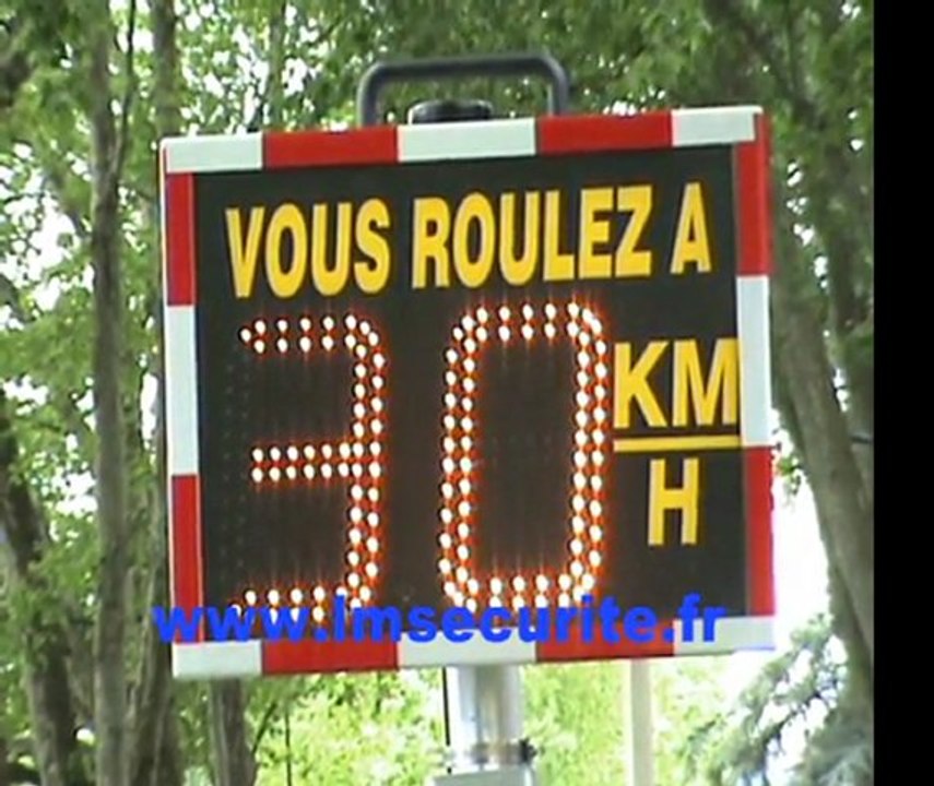 RADAR  PEDAGOGIQUE  LUMINEUX  DE  VITESSE  VIASIS  BASIC1