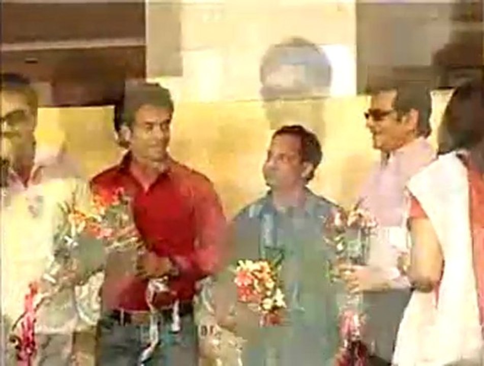 Tusshar Kapoor - Tusshar & Jeetendra at a Music Launch