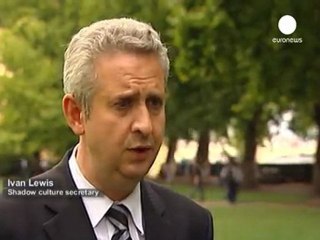 Murdoch llega el domingo a Londres para gestionar la...