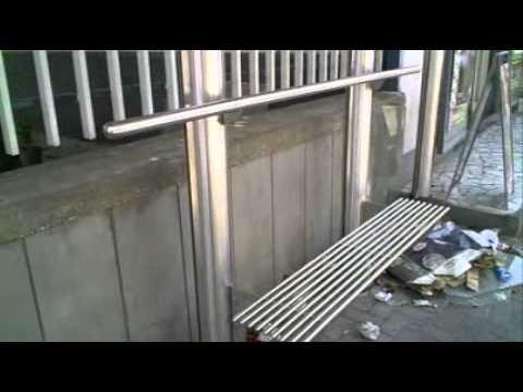 Aversa - Rifiuti all'uscita del metrò Aversa Centro