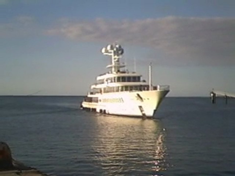 Arrivée du yacht Fountainhead à Cherbourg le 09/07/2011 par Clément LEPETIT pour cherbourgescale.over-blog.com