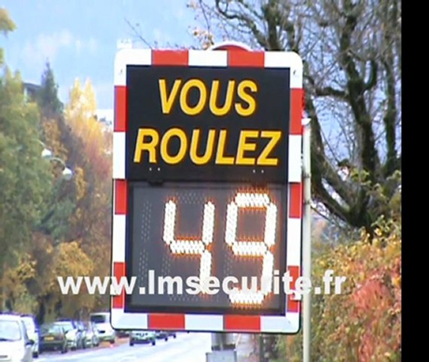 RADAR  PEDAGOGIQUE  LUMINEUX  DE  VITESSE  VIASIS  VIA  TRAFFIC