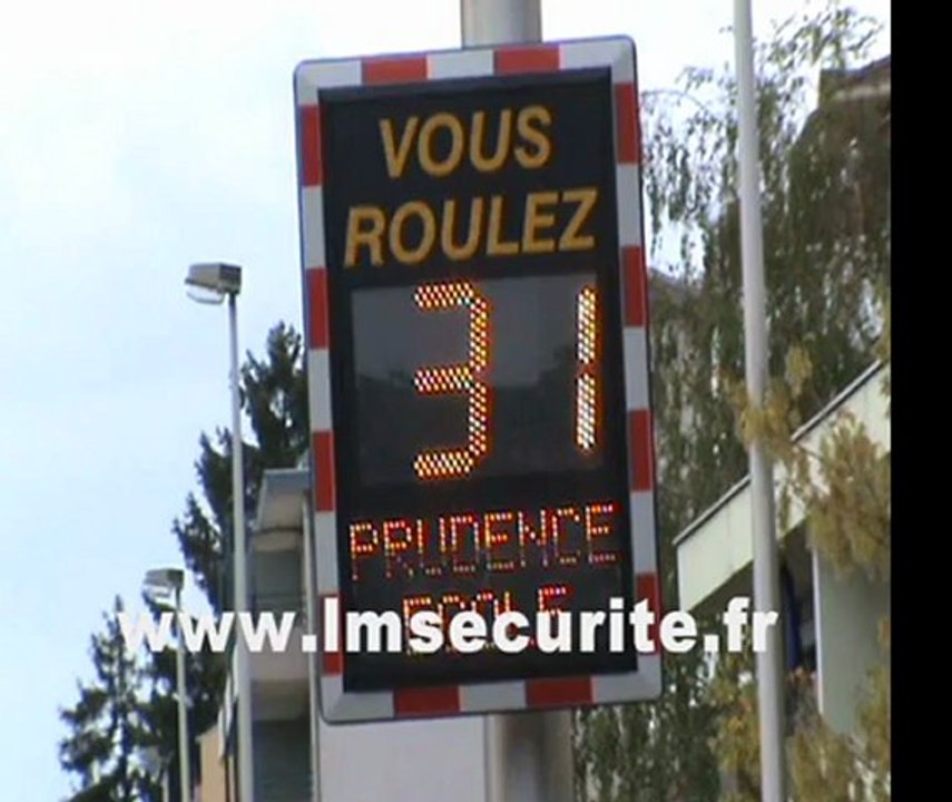 RADAR  PEDAGOGIQUE  LUMINEUX  DE  VITESSE  VIASIS  PLUS5