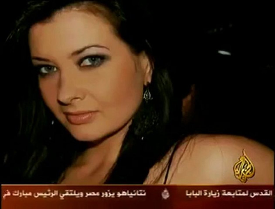 ‫أجمل جميلات أمريكا تدخل الإسلام‬‎