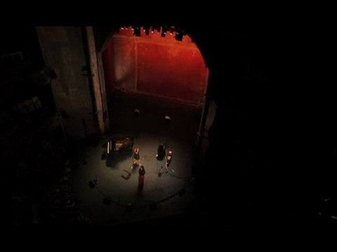 démesurément moyens théâtre des Bouffes du Nord