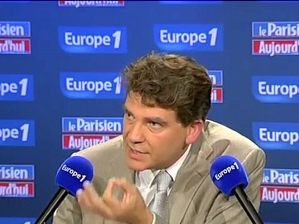 Montebourg traite les socialistes de lâches