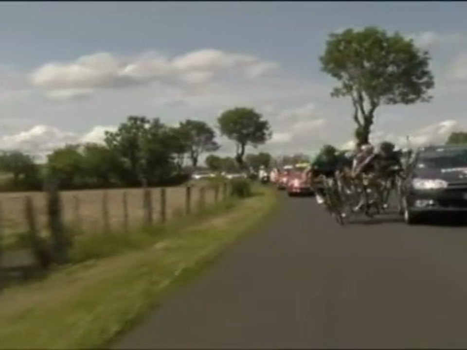 Tour de France : Une voiture France Télévisions...