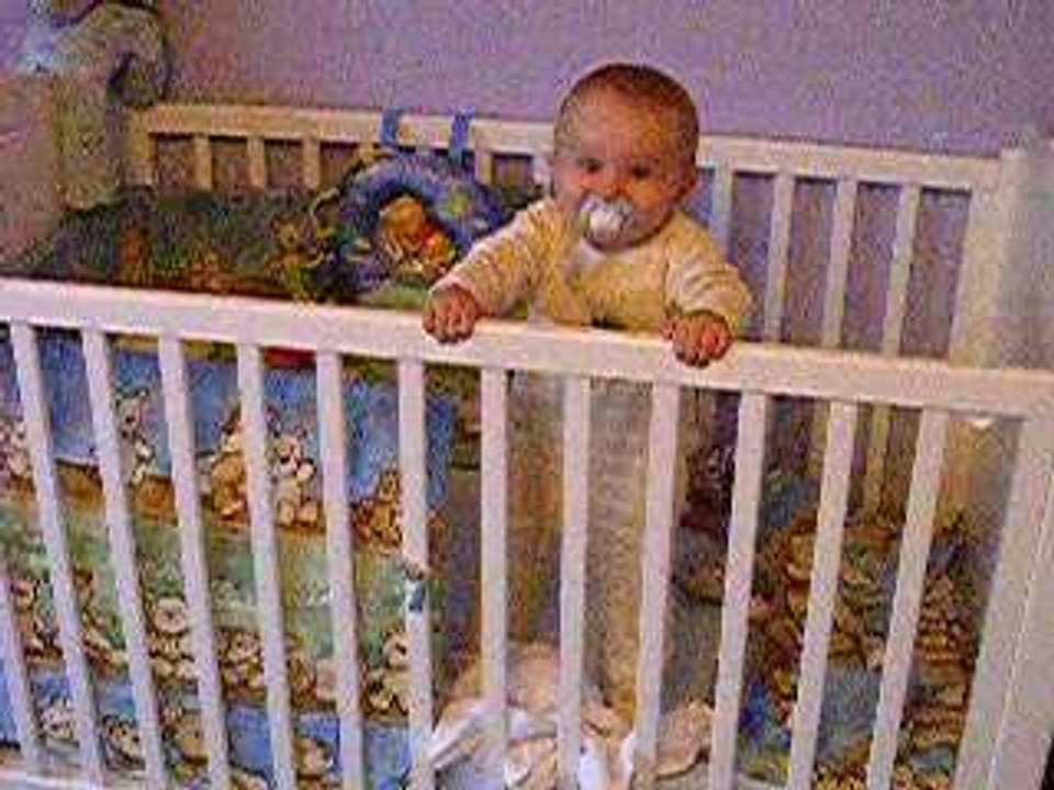 Enzo dans son lit.....