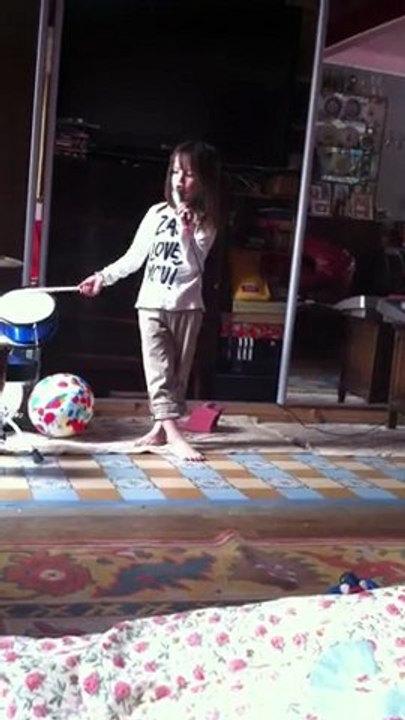 Ida singing