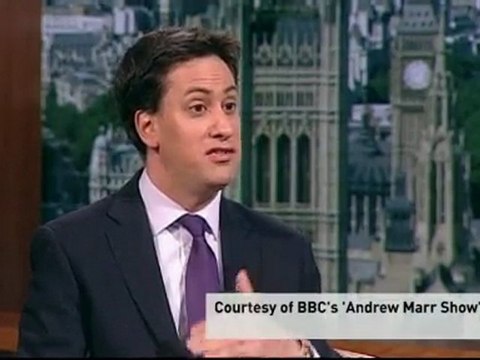 Rupert Murdoch flies into hacking storm