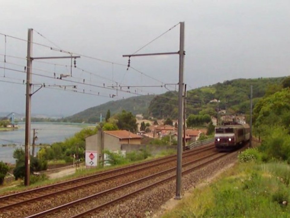 Train Marseille Lyon -BB22000 + corail ter - Serrières rive droite du rhône