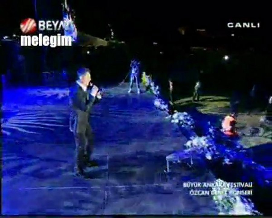 Özcan Deniz-Zorun Ne Benle Aşk-4.Büyük Ankara Festivali-(10.07.2011)