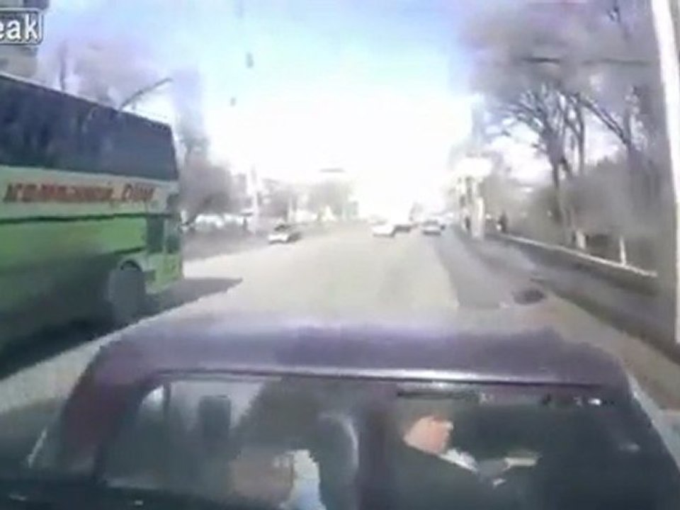 Russian Lada drift-Crash