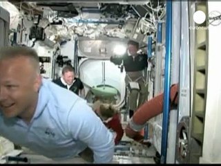 Atlantis, l'ultimo shuttle in orbita, raggiunge l'ISS