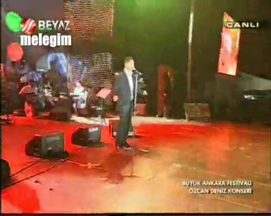 Özcan Deniz-Aman Melekem-4.Büyük Ankara Festivali-(10.07.2011)