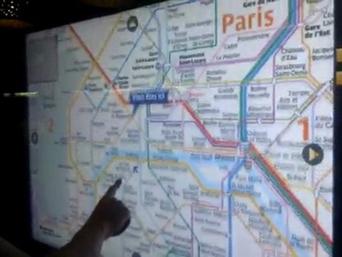 Ecrans tactiles grand format métro Palais Royal