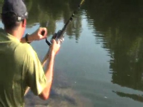 patrice pêche son premier silure sur le tarn