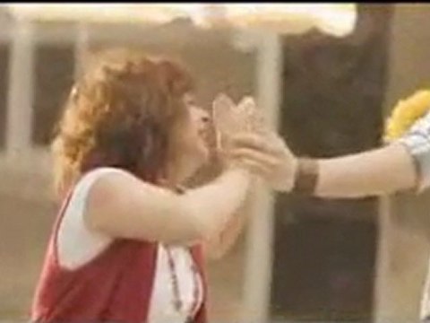 özgün sadece arkadaşız video klip izle