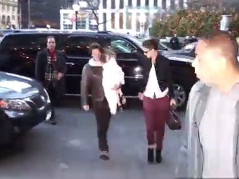 Katie Holmes Says Tom is a Manly Romantic