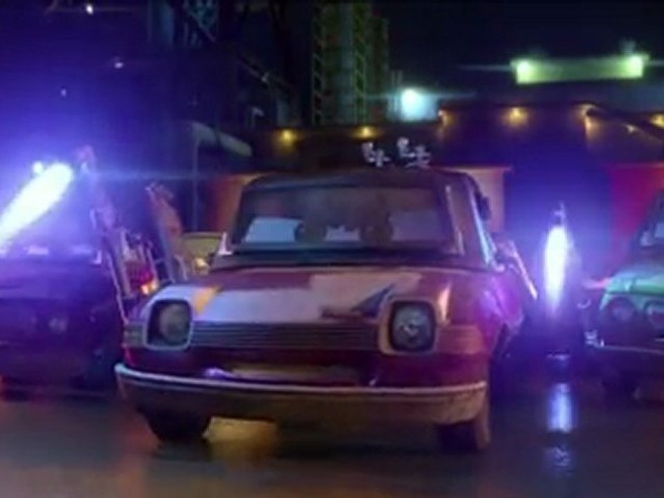 Cars 2 - Extrait  Course poursuite sur la plate-forme pétrolière