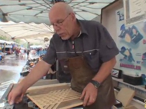 Un Mulhousien presente une Invention du Concours Lepine 1964 à Mulhouse