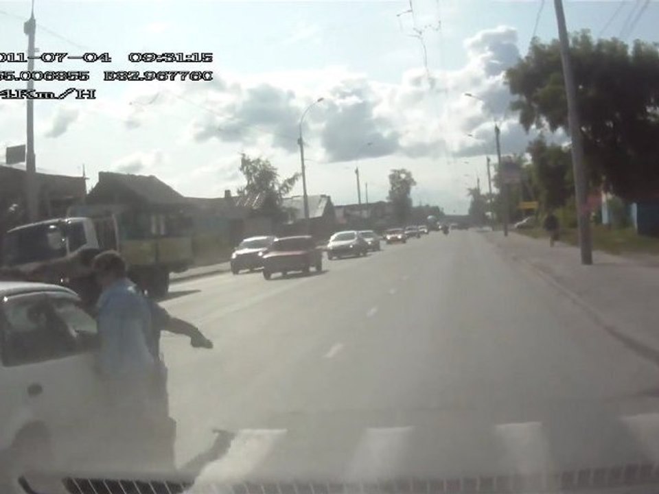 2 Fußgänger von einem Auto in Russland getroffen