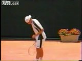 Tennis-Spieler auf Steroiden! Fail