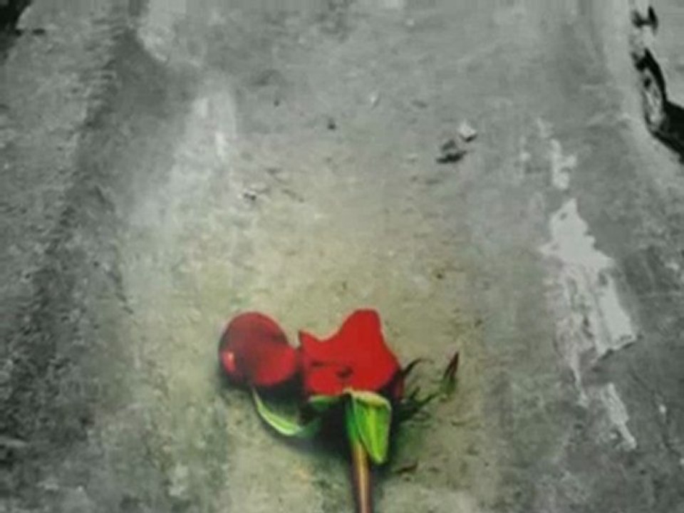 Hayat Beni İlk Kez Gözlerimden Öptü