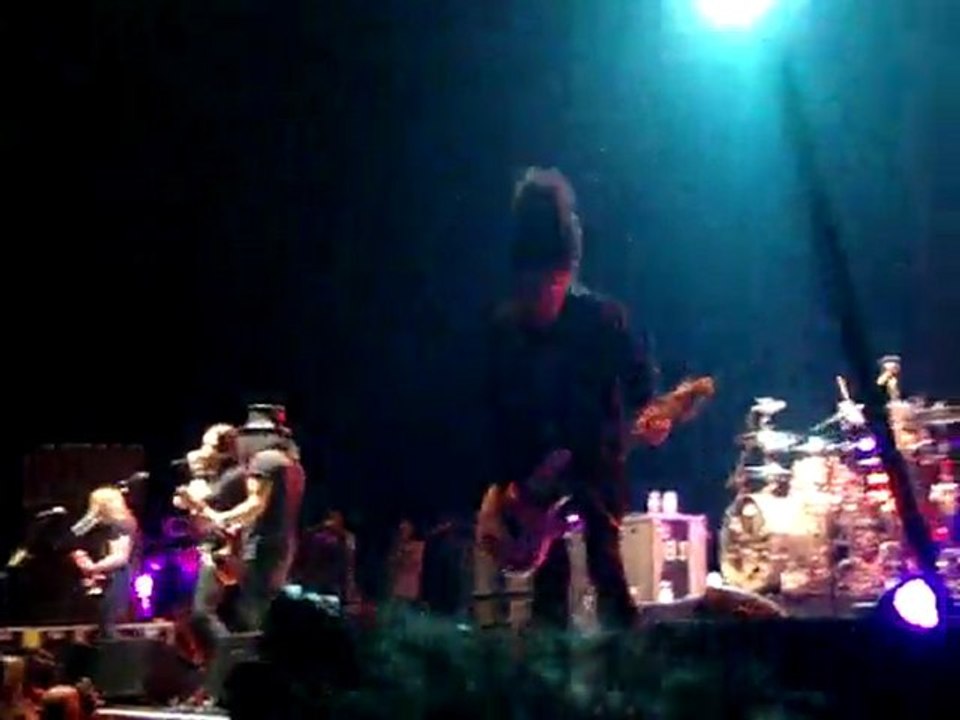 Slash Feat. Myles Kennedy - Nightrain - Zenith Paris 12 juillet 2011 .