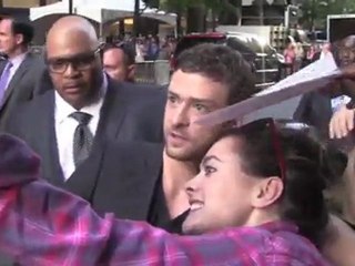 Exklusiv: Ein Soldat lädt Mila Kunis ein
