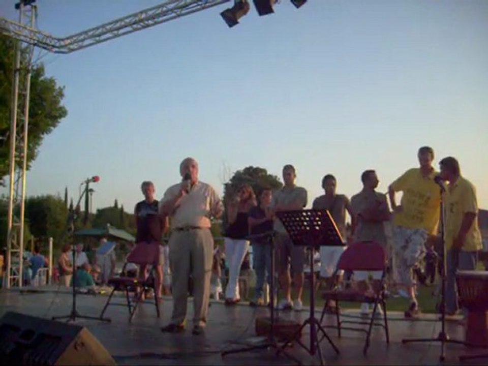 Facteurs : Jean-Pierre Maggi, maire de Velaux (13880) au concert de solidarité aux facteurs