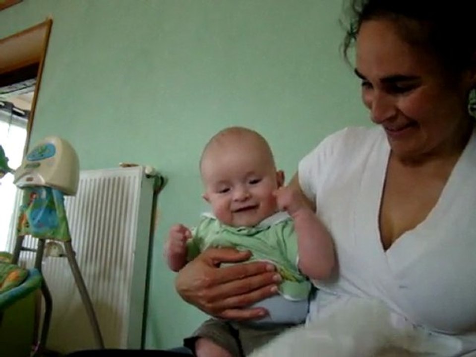 Eliott premiers rires