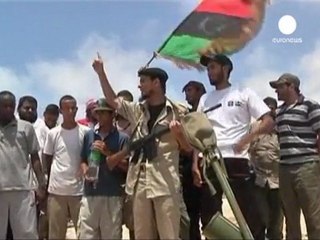 Les rebelles à 100 km de Tripoli