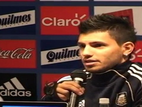 COPA AMÉRICA 2011 Kun-Forlán, compañeros de equipo enfrentados en el gran duelo de cuartos