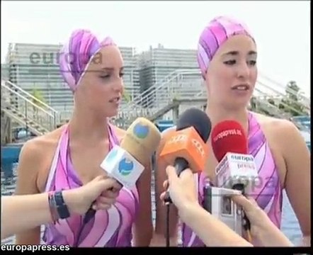 Delfines y nadadoras en Oceanográfic de Valencia