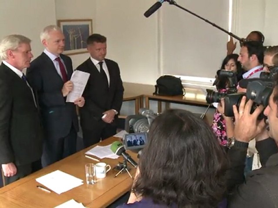 WikiLeaks file complaint against Visa, MasterCard