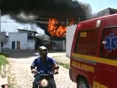 Patrulha da Cidade - TV Ponta Negra - Incêdio - Caminhão tanque provoca explosão no Alecrim