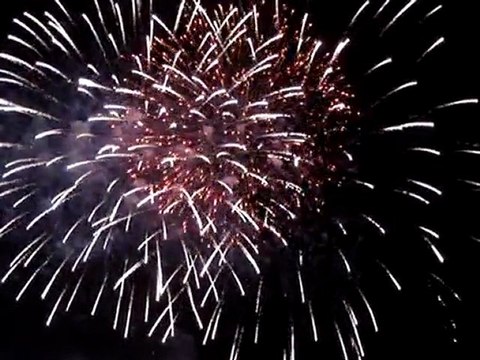 Feu d'artifice Aulnay-sous-Bois 14 Juillet 2011 Bouquet Final Queen We are the champions !