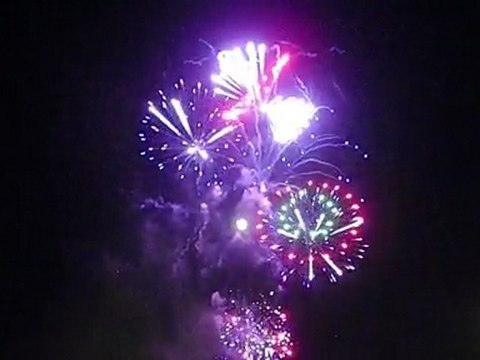 Feu d'artifice Bordeaux 14 juillet 2011 1er bouquet HD
