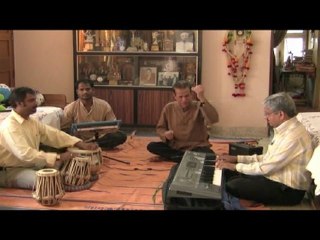 SHIMOGA SUBBANNA IN HOME CONCERT:  KUVEMPU'S "ELLADARU IRU, ENTHADARU IRU.."