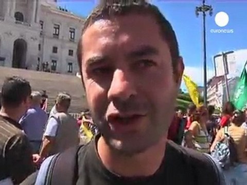Lisbona, protesta contro i tagli alla spesa e le nuove tasse
