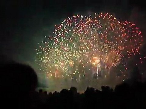 Bouquet final du feu d'artifice du 14/07/2011 au Lac Kir