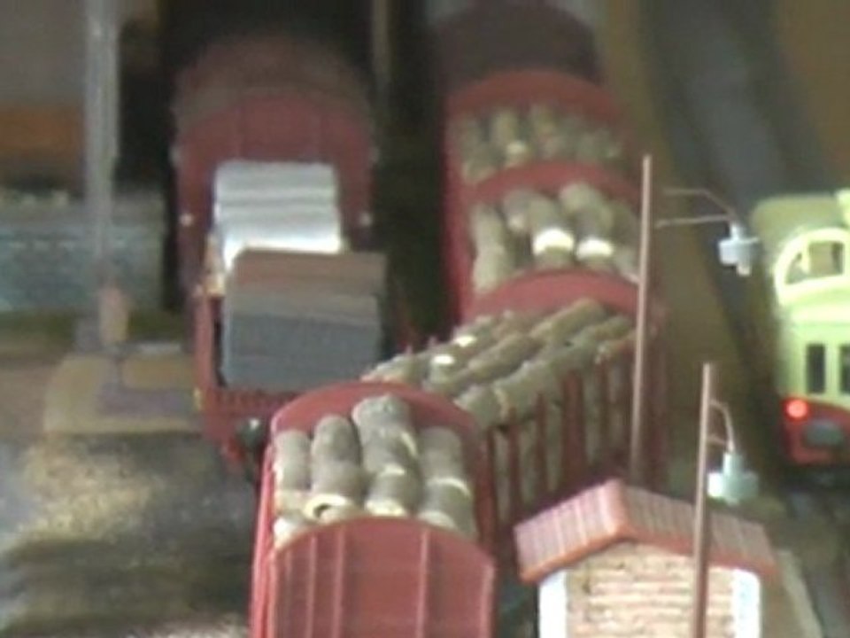 Trains miniatures: en gare de Derneville, réseau HO de Hubertrain