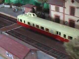 Trains miniatures: l'autorail Picasso X 4005  sur le réseau HO de Hubertrain.